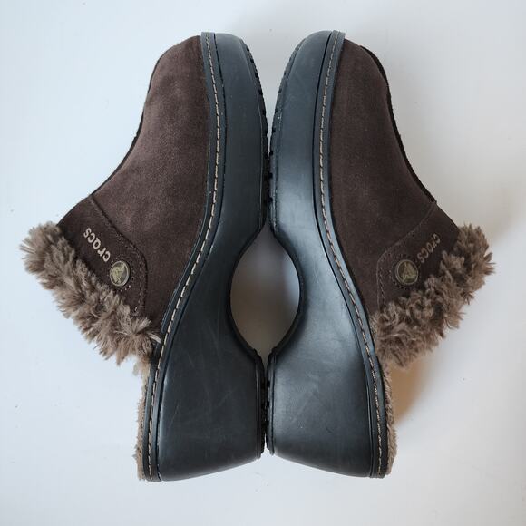 Crocs Clogs Womens Size 7 Cobbler Mule Slip On Wedges Suede Brown Fuzzy Lined - Picture 9 of 11